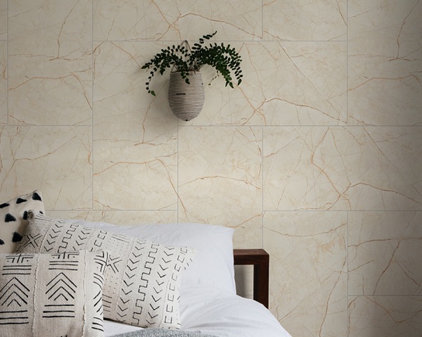 Phòng ngủ sử dụng gạch giá đá tông vàng nhẹ mang đến sự ấm áp cho không gian sở hữu